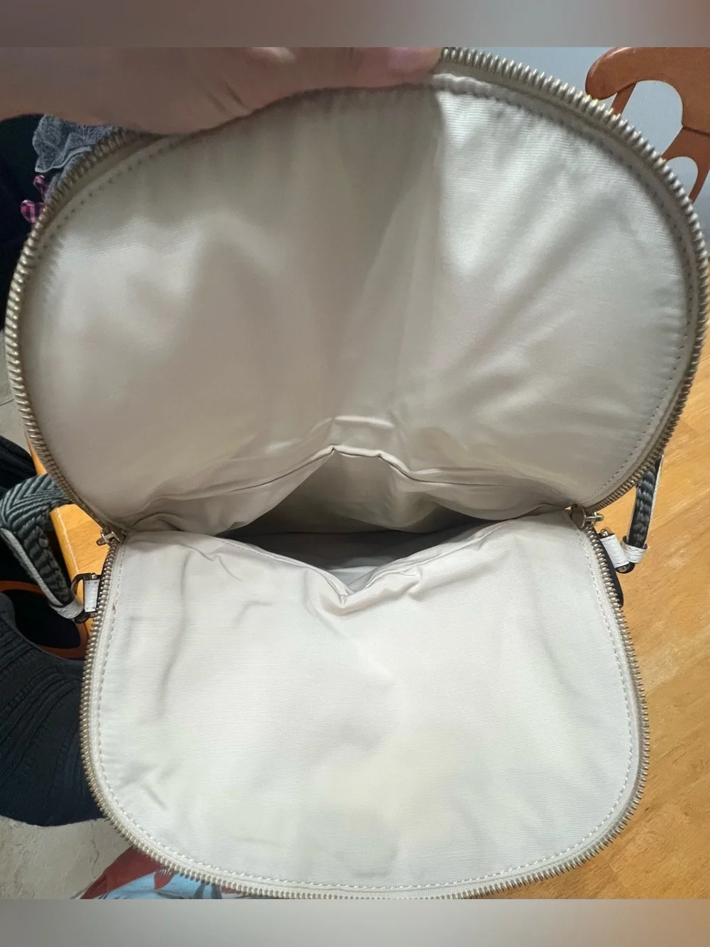Marc Jacobs The Groove Leather Messenger Bag in Cream